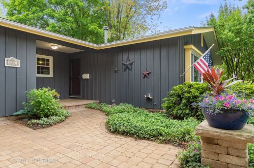 202 April Ln, North Aurora, IL 60542-1206