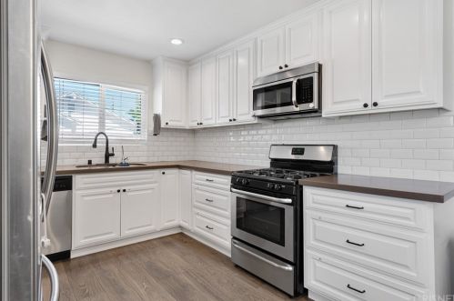 1418 Arabian St, Simi Valley, CA 93065-3312