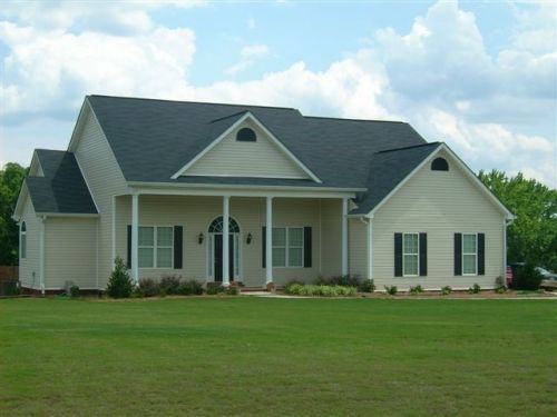 108 Stonefield Dr, Forsyth, GA 31029-8285