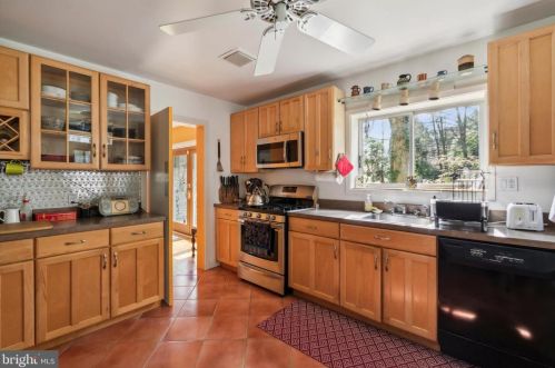 151 Gravers Ln, Philadelphia PA 19118-2806 exterior