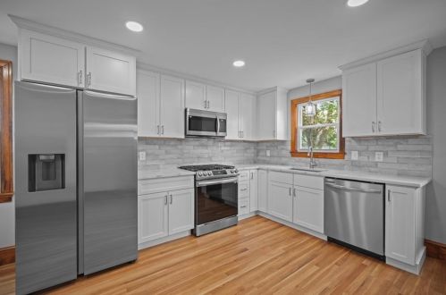 23 Manhattan St, Providence, RI 02904-1116