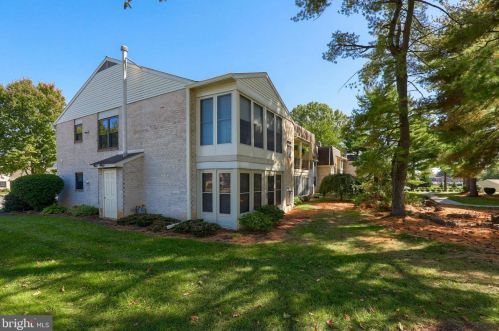 11 Valleybrook Dr, Lancaster PA  17601-4615 exterior