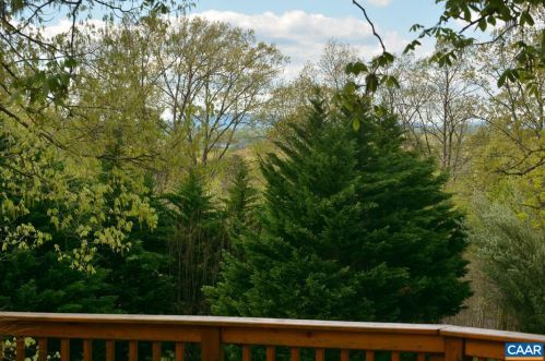 1310 Creekside Dr, Charlottesville, VA 22902-7223