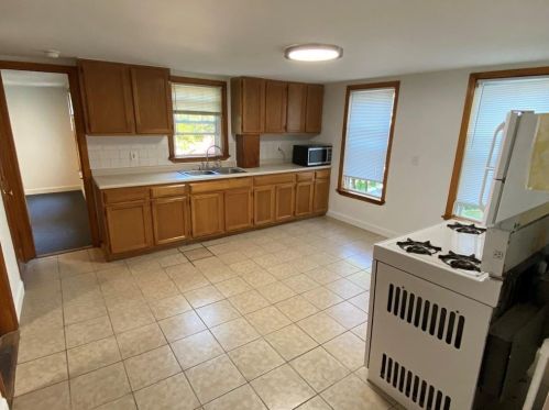 177 Boyden St, Woonsocket, RI 02895-3027