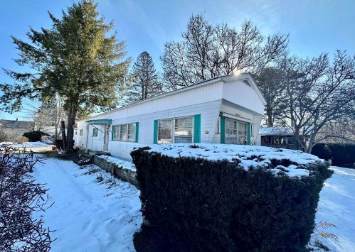 4 Edgewood Park Dr, Unity, NH 03773-1700