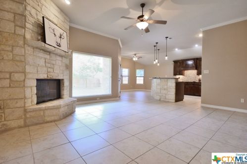 3213 Wildcatter Dr, Morgans Point, TX 76513-5610