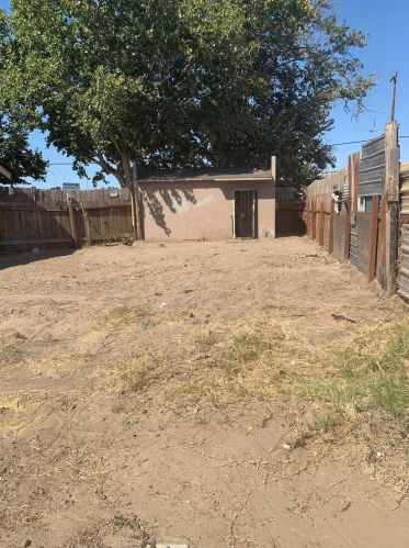 900 1st St, Turlock CA  95380-6021 exterior