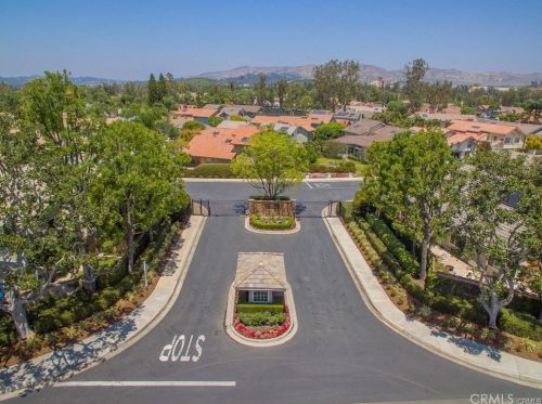 10 Vispera, Irvine CA  92620-2127 exterior