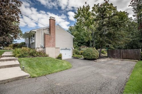 51 Jodi Dr, Wallingford, CT 06492-2846