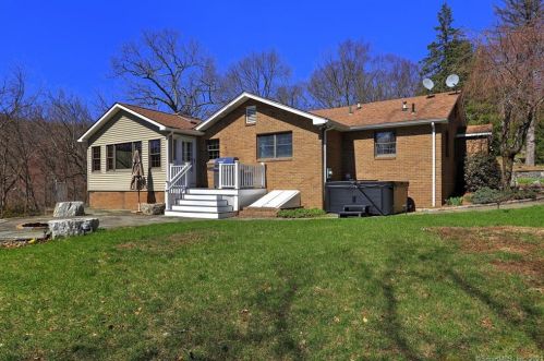 16 Freedman Ln, Upper Stepney, CT 06468-1503