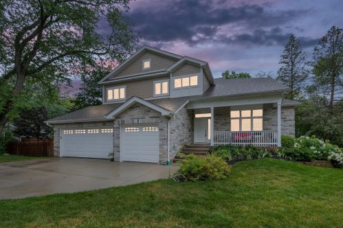 1331 Holly Ln, Bannockburn, IL 60015-2852