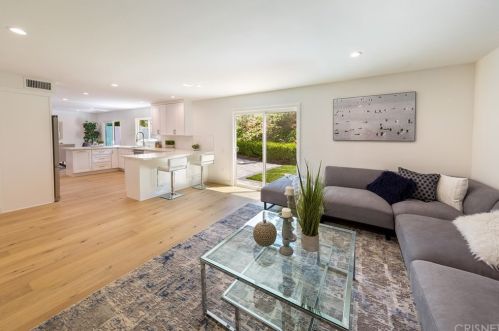 17084 Escalon Dr, Van Nuys CA  91436-3838 exterior
