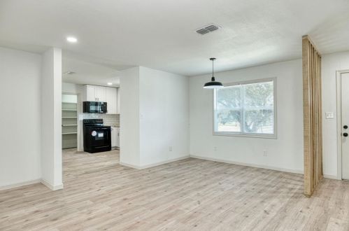1202 Peach Tree Ln, Georgetown, TX 78626-6118