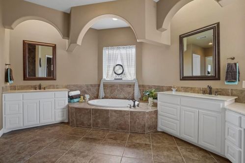 2011 Grn Wing, Granbury TX 76049-5576 exterior