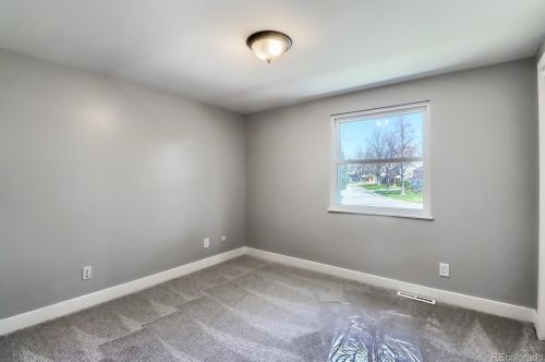 8168 Hinsdale Dr, Englewood CO 80112-1910 exterior