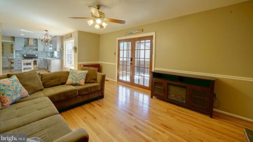 1900 Autumn Ridge Cir, Silver Spring MD 20906-5826 exterior