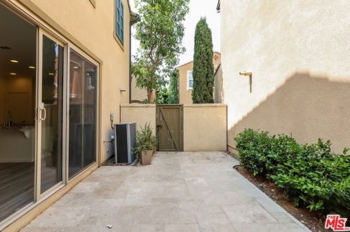 154 Pathway, Irvine CA  92618-8846 exterior