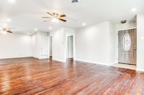 1215 Aspermont Ave, Dallas, TX 75216-6264