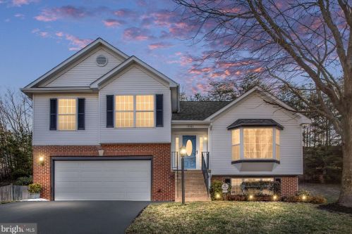 15581 Andover Heights Dr, Woodbridge, VA 22193-1071