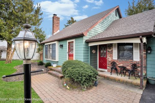4 Ditton Ln, Lacey Township, NJ 08734-2101