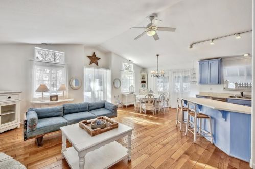 10762 Indian Pine Rd, Truckee, CA 96161-2032