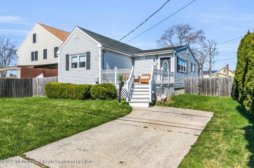10 Oregon Ave, Middletown, NJ 07748-5352