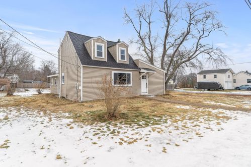 14 Laurier St, Somersworth, NH 03878-1710