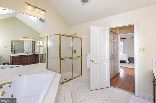 1 Tomlyn Dr, Princeton NJ  08540-4316 exterior