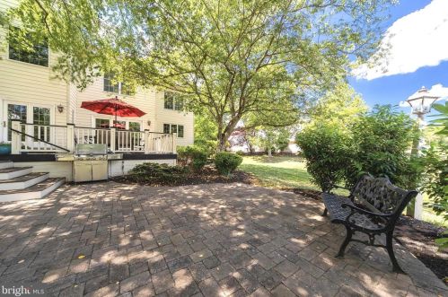 19 Walker Dr, Princeton, NJ 08540-2325