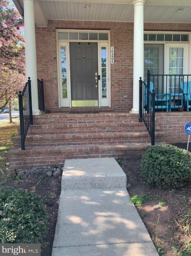 14264 Catbird Dr, Gainesville, VA 20155-5858