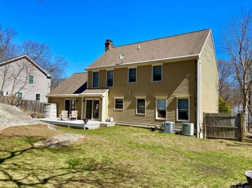 1725 Cutspring Rd, Stratford, CT 06614-8939