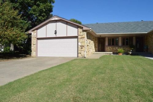 202 Oak Forest Rd, Derby, KS 67037-2049