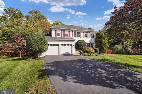 15701 Andover Heights Dr, Woodbridge, VA 22193-1073