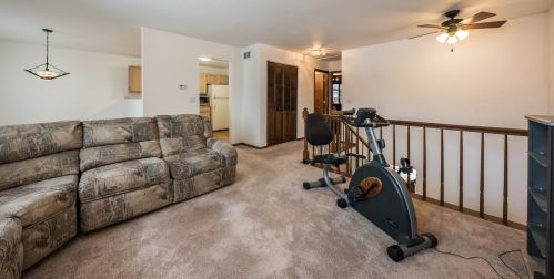 3933 Port Dr, Hanover Park, IL 60133-6162