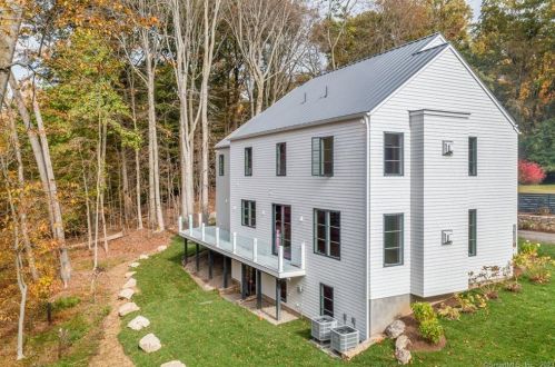 77 Witch Ln, Norwalk, CT 06853-1123