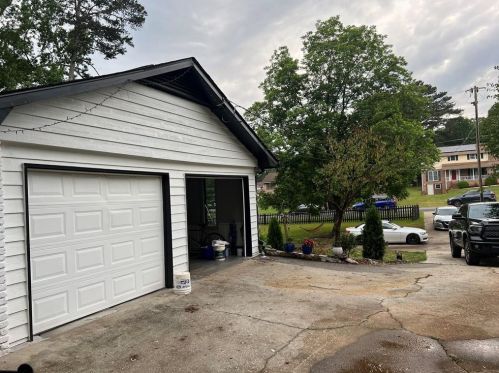 518 Cole Dr, Lilburn, GA 30047-5252