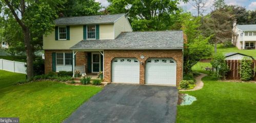 44 Farmington Dr, York, PA 17407-1205