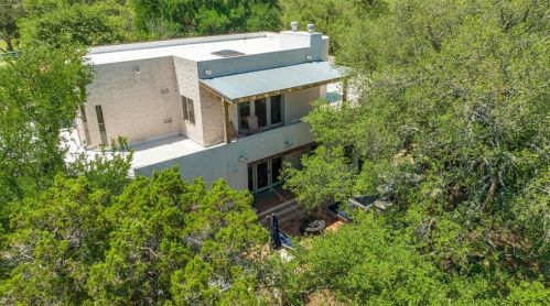 716 Commons Frd Rd, Austin TX  78733-2410 exterior