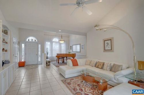 3052 Chimney Rdg, Charlottesville, VA 22911-8290