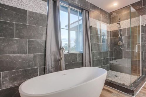 5057 Bella Collina St, Oceanside CA  92056-1924 exterior