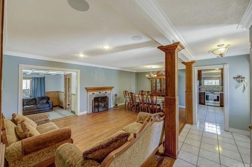 628 Buttonwood St, Anaheim, CA 92805-2227