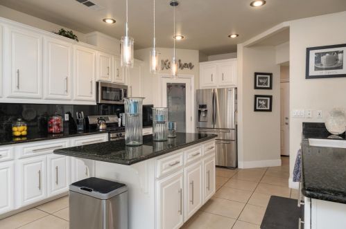 719 Sarah Therese Way, Modesto, CA 95351-4452