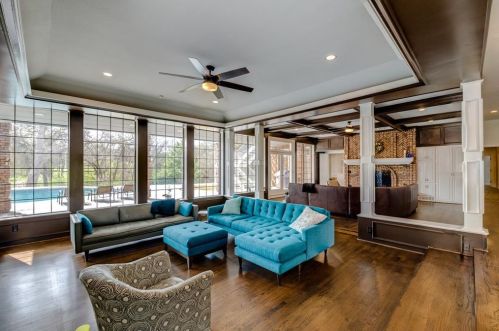 2817 Country Vly Rd, Garland TX  75041-2130 exterior