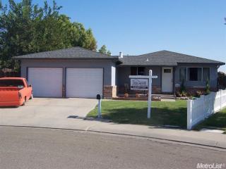 856 Amber Pl, Manteca, CA 95336-3513