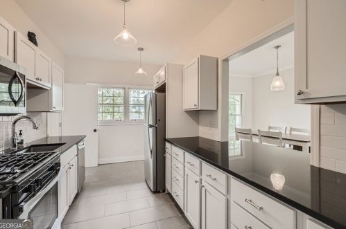 3685 Cantrell Rd, Atlanta GA  30319-1304 exterior