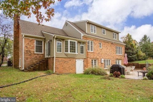 142 Woodland Rd, Fredericksburg, VA 22401-5269
