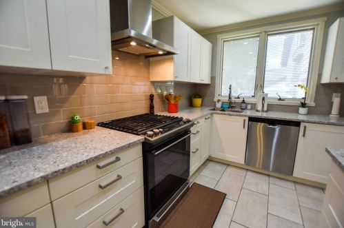 343 Sayre Dr, Princeton NJ  08540-5839 exterior