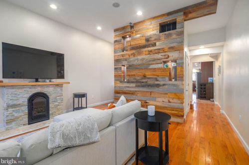 854 19th St, Philadelphia PA  19130-2022 exterior