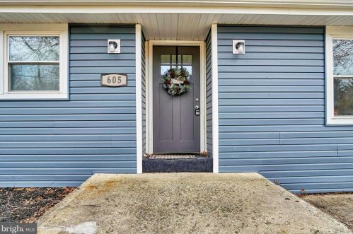 605 Spring Garden St, Carlisle PA  17013-9264 exterior