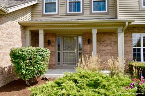 67 Pine Hill Dr, North Aurora, IL 60542-8921